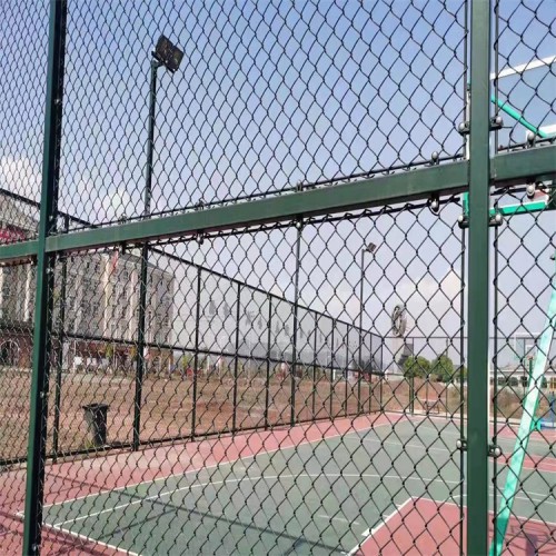 篮球场护栏网 学校操场围网 体育场勾花围栏网