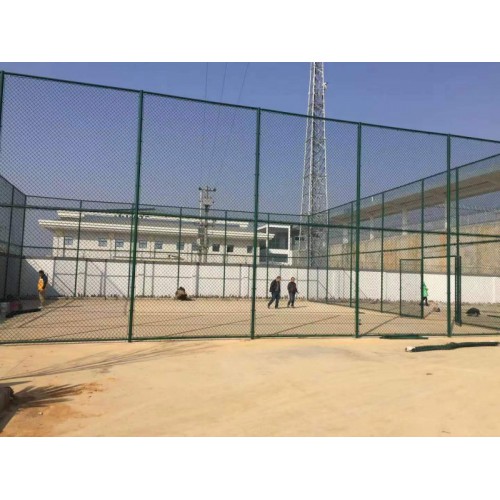 可定制球场围网 绿色护栏网隔离网学校操场运动场围栏网体育场