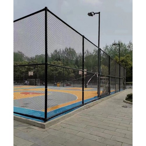 热销羽毛球场铁丝围栏pvc菱形组装包塑足球防护田径场隔离网