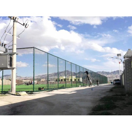 球场围栏工厂直供体育球场围栏批发勾花球场护栏隔离球场护栏网